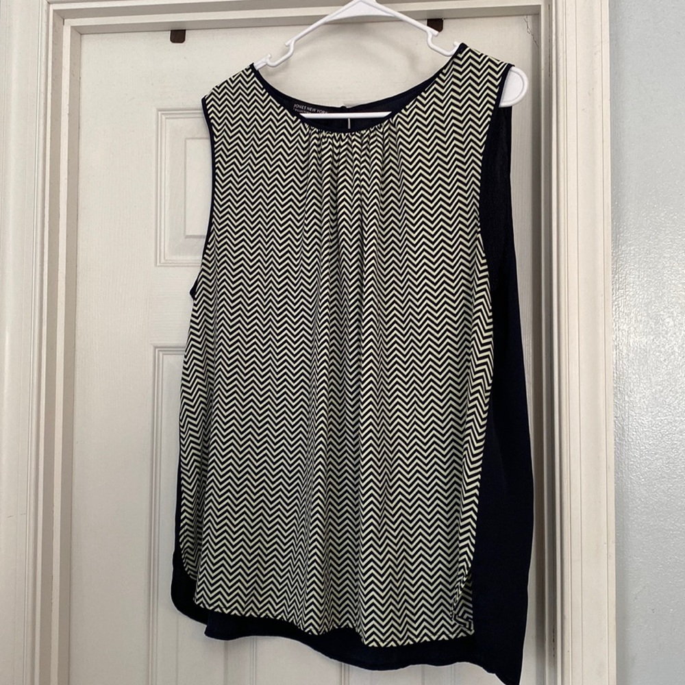 16w Jones New York collection top